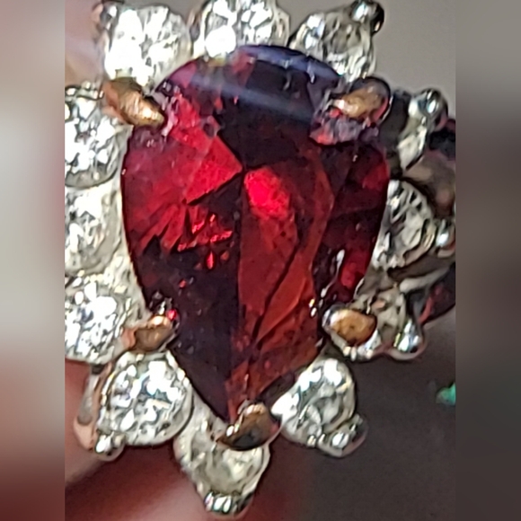 Red Gemstone Ring - Picture 3 of 3
